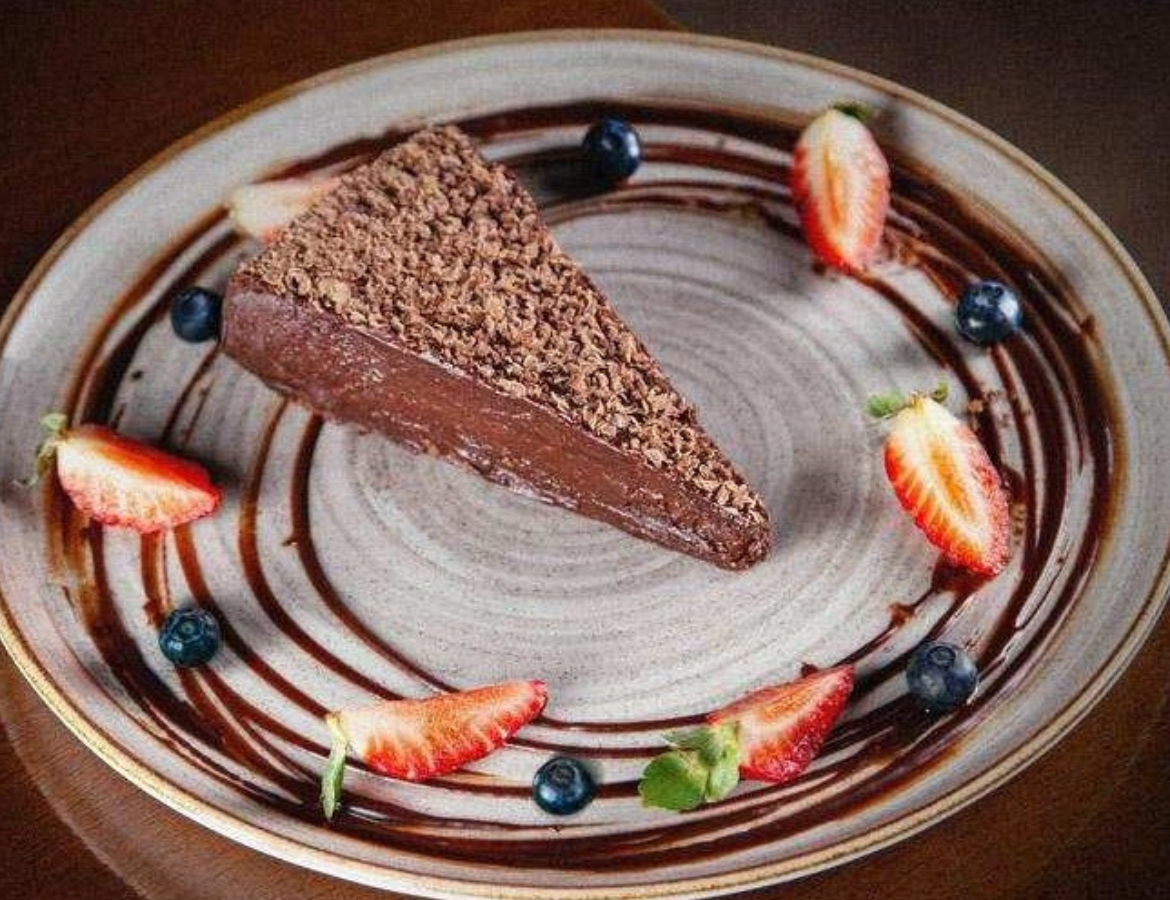 torta de chocolate com frutas vermelhas frescas__Dia dos Namorados Pobre Juan