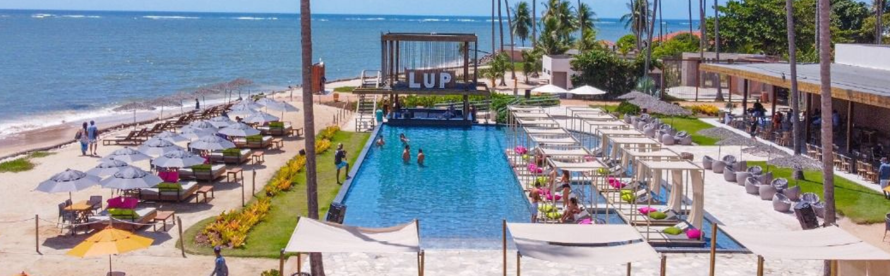 Entre o azul do mar e o frescor de uma piscina de 380 m², você escolhe: relaxar, se deliciar com o melhor da gastronomia pernambucana ou se aventurar com esportes náuticos e passeios inesquecíveis.